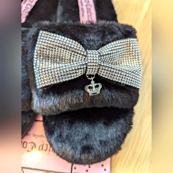 BNWT Juicy Couture Womens (Small 5/6) Furry Slide-In Slippers With Bow And Crown - Picture 3 of 13